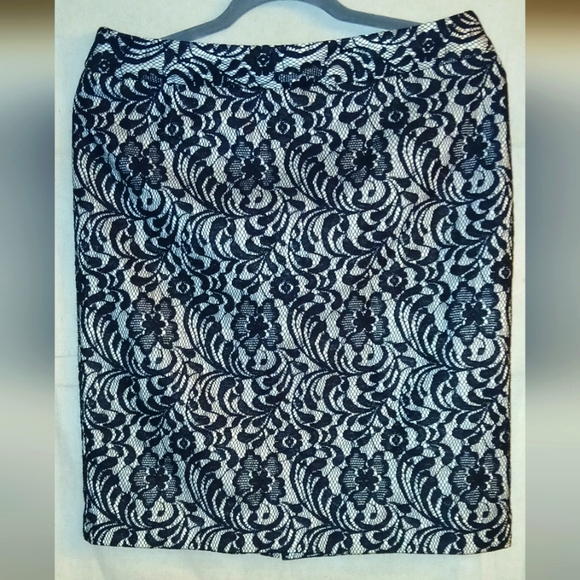 Worthington Dresses & Skirts - Worthington Elegant Lace Pencil Skirt